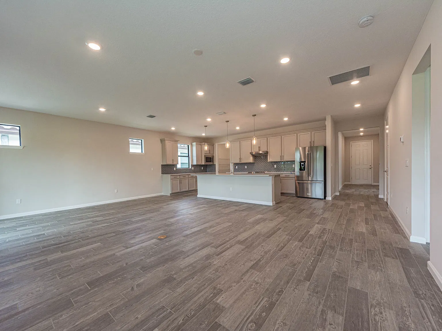 2 bed, 1943 sqft, $3,300 — Photo 4