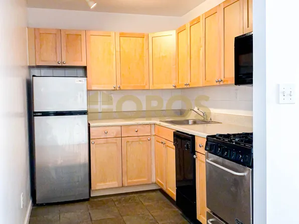 539 East 6th Street image 4 of 10