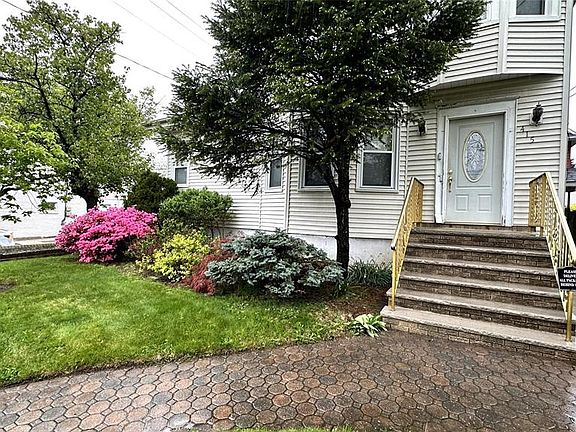 4th image of 415 Main Street
