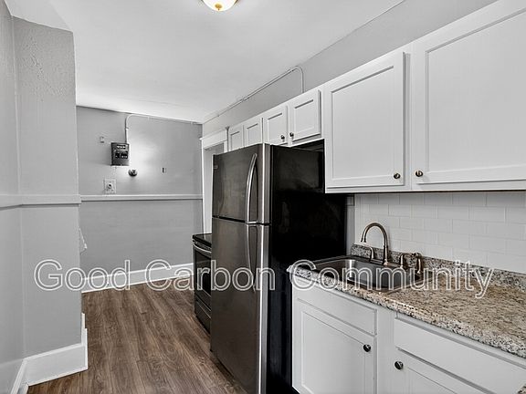 3rd image of 2803 Main St #4