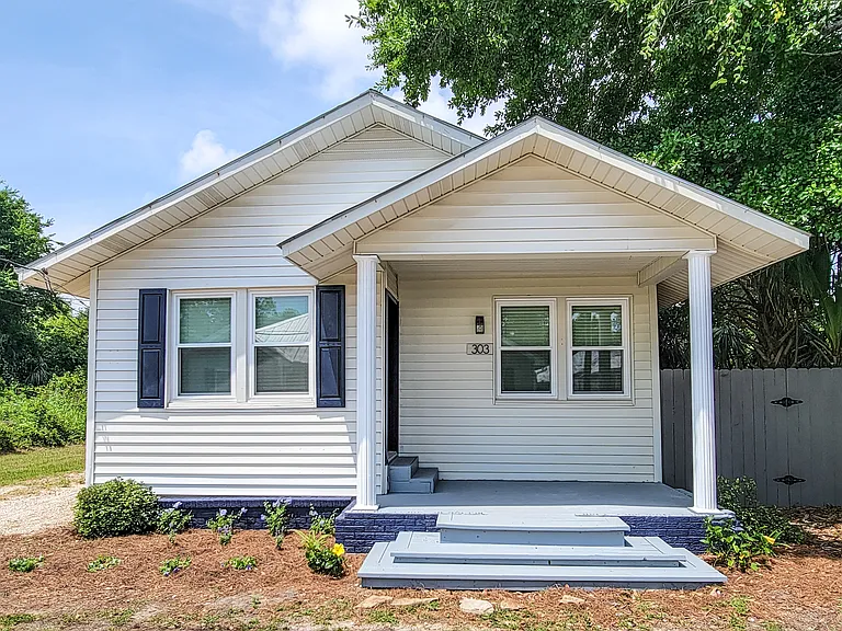 303 Easterbrook St — Photo 1