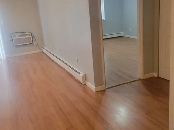 581 Crown St APT 57, Meriden, CT 06450