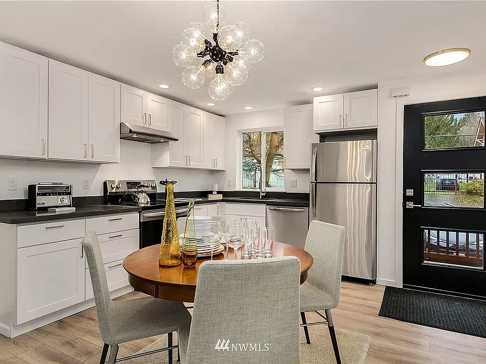 2 bed, 1038 sqft, $2,750 — Photo 2