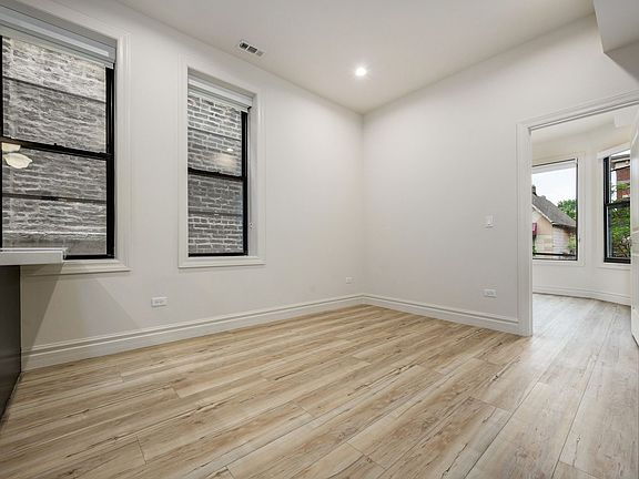 3rd image of 1710 W Belmont Ave #201