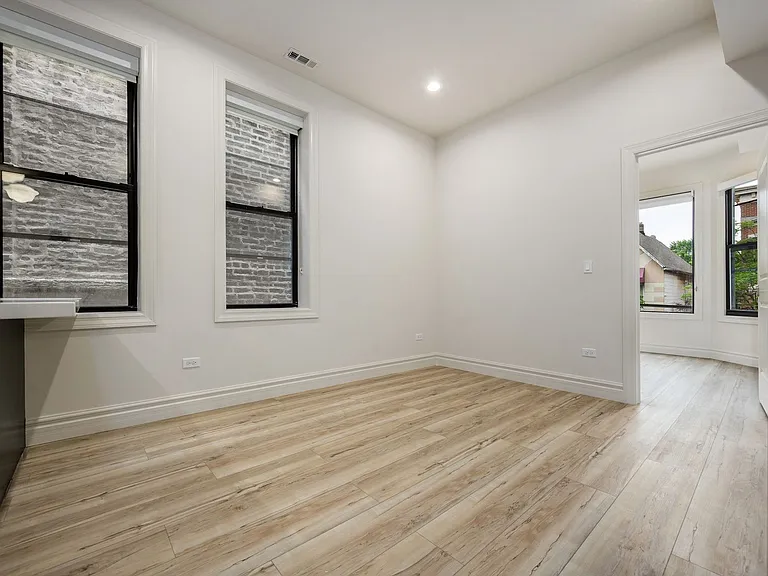 1710 W Belmont Ave #201 — Photo 3