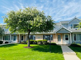 10264 W Whitnall Edge Cir, Franklin, WI 53132