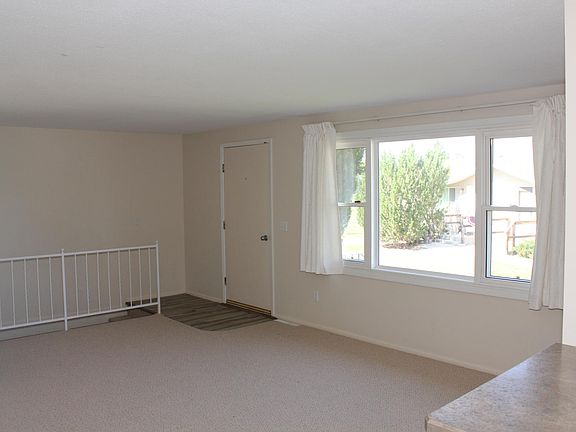 5th image of 314 Phyllis Cir W