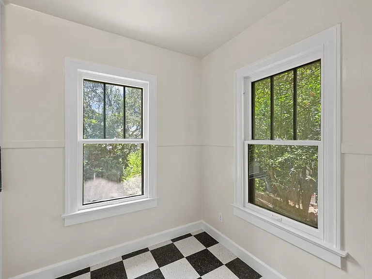 107 E Gibson St — Photo 13