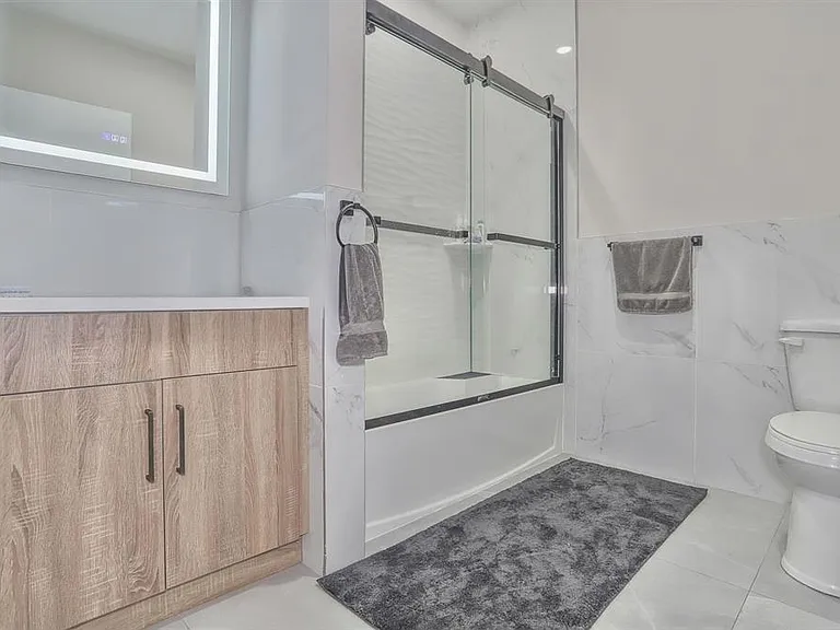 212 70th St #201 — Photo 7