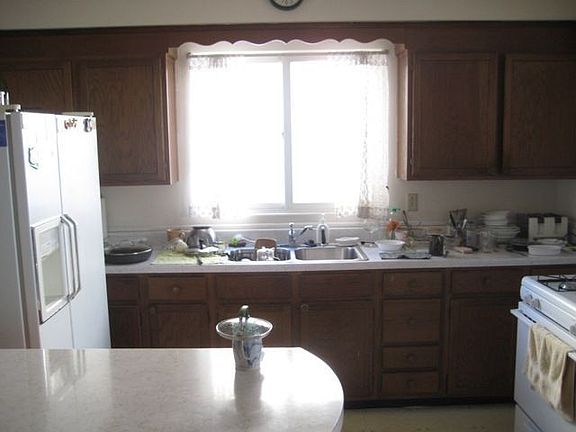 4th image of 128 Mount Pleasant St