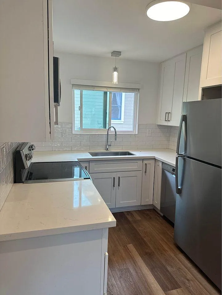 2 bed, 825 sqft, $3,700 — Photo 3