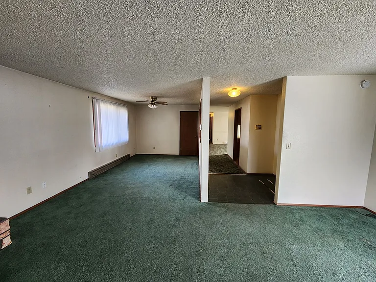 2412 Eureka Ave — Photo 6