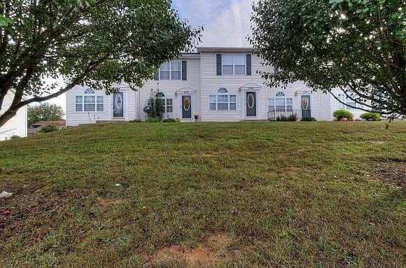 1st image of 225 Amanda Ln
