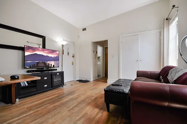 Rented by Compass | media 18