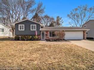 999 Byron Dr, Milford, MI