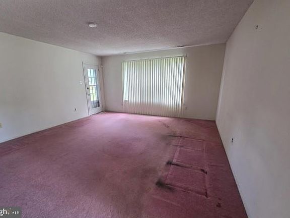 3rd image of 721 Sedgewick Ct