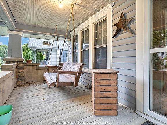 4th image of 209 Joseph St