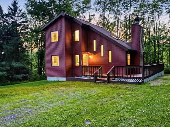 11 Meadowview Dr, Lake Ariel, PA 18436