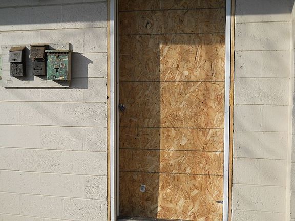 2nd image of 713 E Pasadena Ave