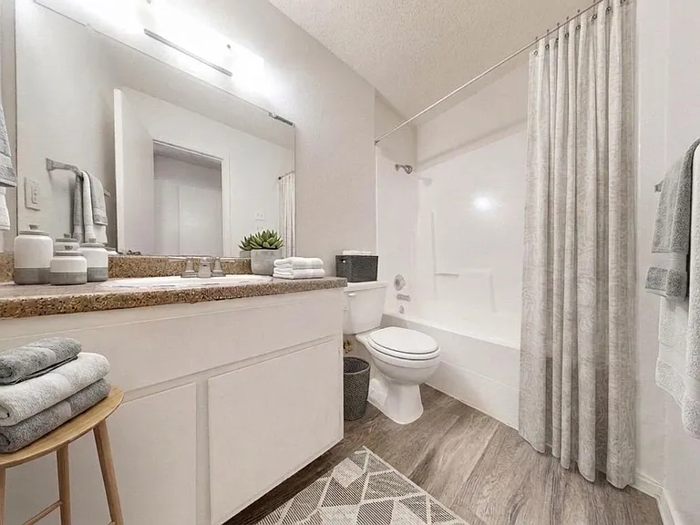 Stadium View Apartments — Photo 30