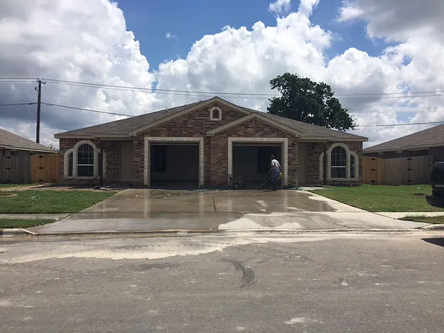 4704 Waterproof Dr #B — Photo 24