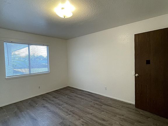 3rd image of 935 Kenwood Ave APT 5