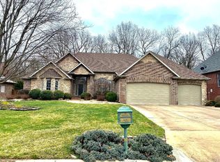 2304 S Cedar Dr, Springfield, MO 65809
