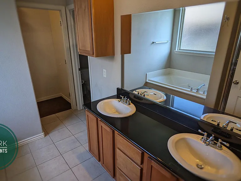 608 SW Wallstone Rd — Photo 16