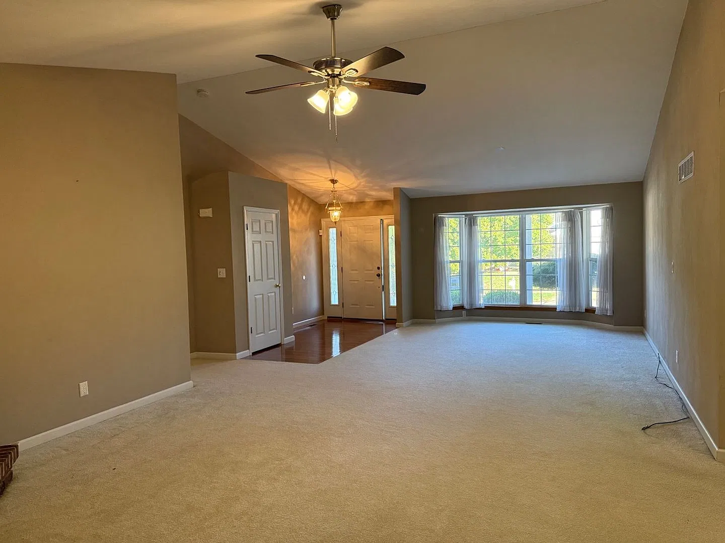 3071 Crystal Lake Drive | Oakville 63129 — Photo 2