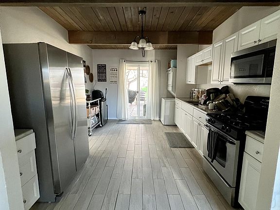 3rd image of 2705 Dakota St NE