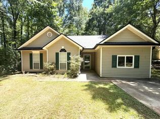 180 Saint James Pl, Sharpsburg, GA 30277