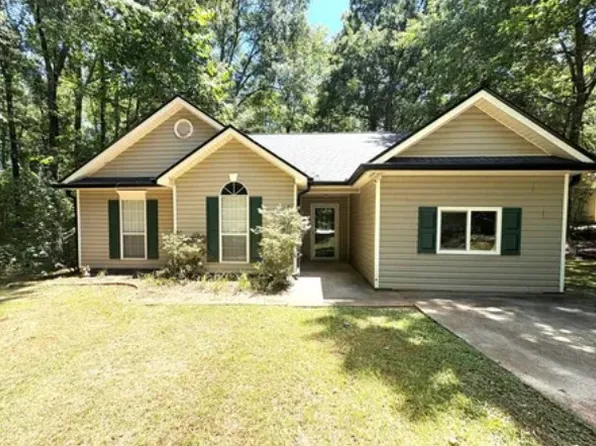 180 Saint James Pl, Sharpsburg, GA 30277