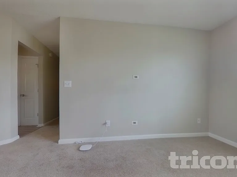 404 Remington Ct — Photo 3