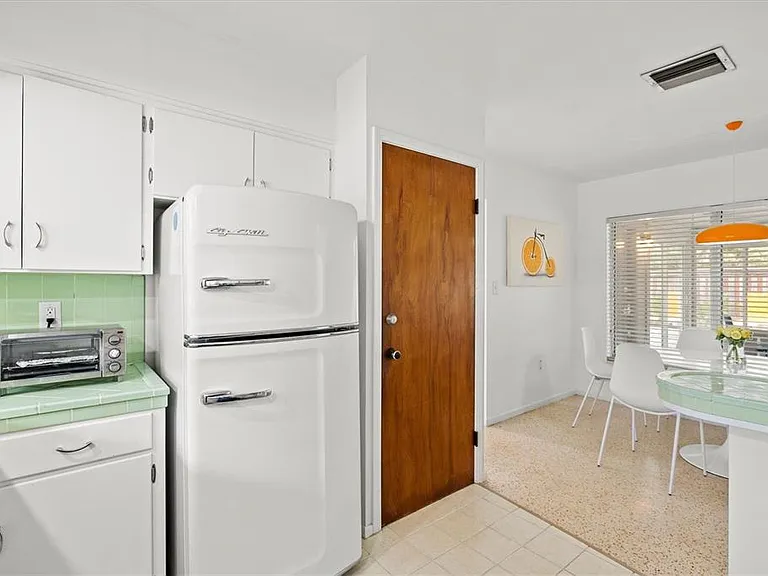 2473 Davis Blvd — Photo 22