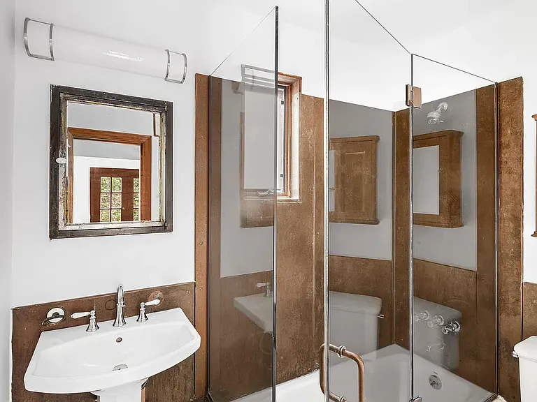 61 Perry St #CARRIAGE — Photo 15