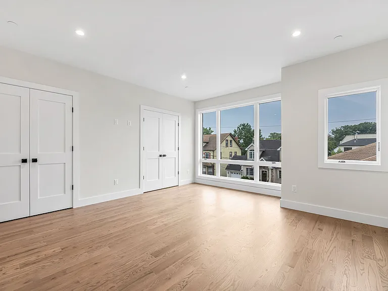 55 Washington Ave — Photo 23