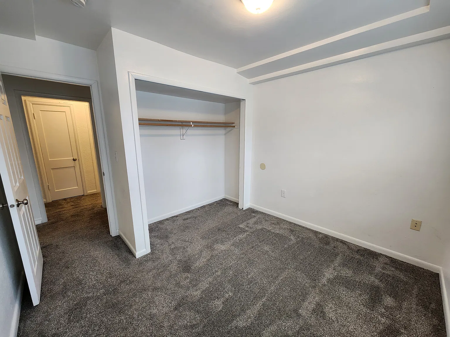 3 bed, 1.0 bath, $1,200 — Photo 3
