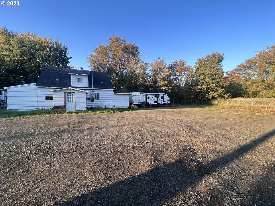 2nd image of 309 SE 12th Ave