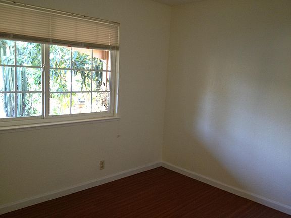 4th image of 345 Whirlaway Dr