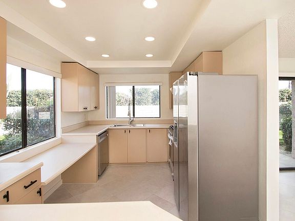 3rd image of 43880 San Ysidro Cir