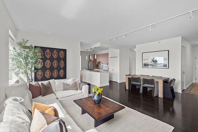 3 bed, 1700 sqft, $6,300 — Photo 3