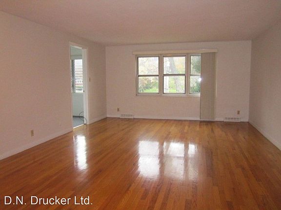 5th image of 1701 Meadowbrook Dr APT 4
