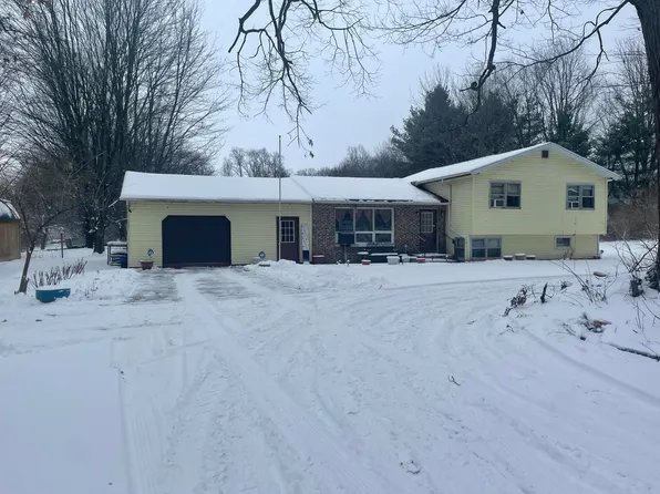 25310 McKenzie St, Dowagiac, MI 49047