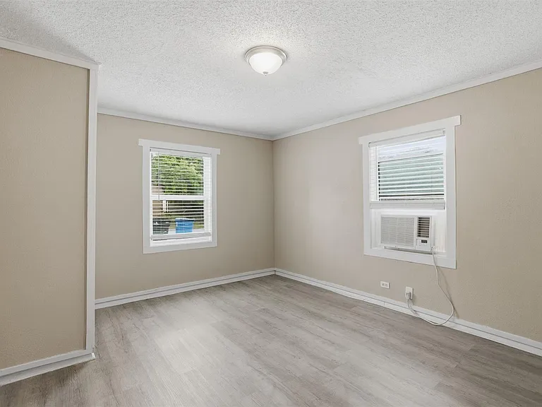 500 E Heron St — Photo 7