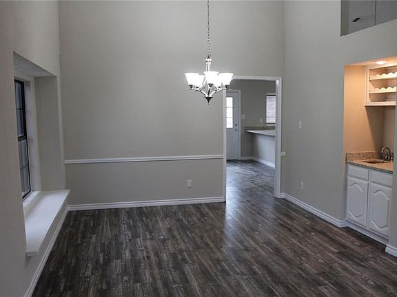 5th image of 2028 Meadowbrook Dr