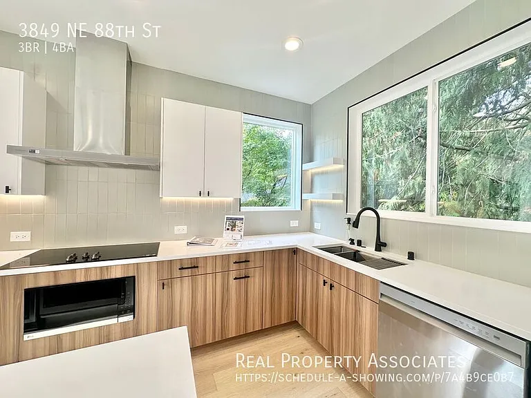 3849 NE 88th St — Photo 15
