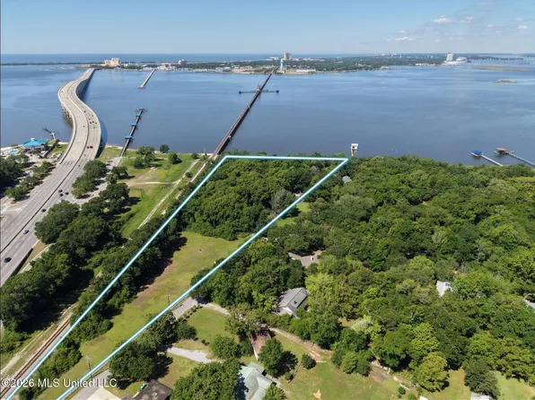 Lovers Ln, Ocean Springs, MS 39564