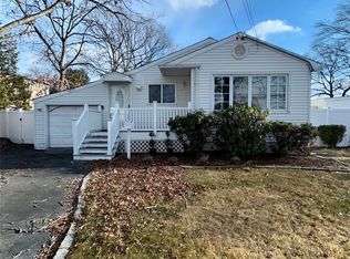 1255 Udall Rd, Bay Shore, NY 11706
