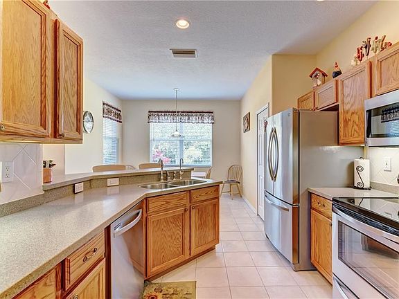 3rd image of 7814 Castleisland Dr