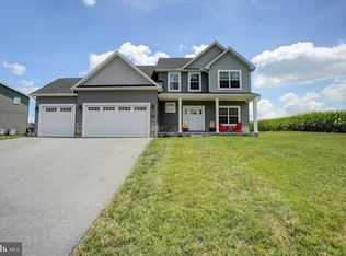 1014 Divinity Dr, Greencastle, PA 17225